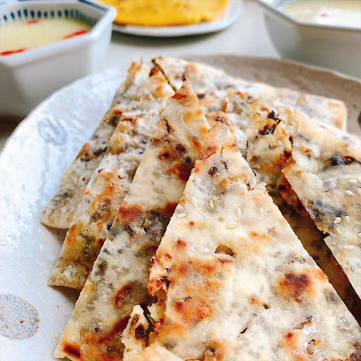 【下单后72小时内发货】秋莲妈妈网红梅干菜饼 原味5个+香辣5个（简包装）100g*5/包 表脆内糯、油而不腻、鲜香满口 商品图3