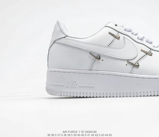 耐克Nike Wmns Air Force 1' 07 LX"Chrome Swooshes White"空军一号经典低帮百搭休闲运动板鞋“皮革白宝蓝小银四钩” 商品图1