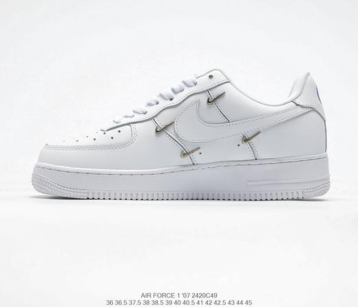 耐克Nike Wmns Air Force 1' 07 LX"Chrome Swooshes White"空军一号经典低帮百搭休闲运动板鞋“皮革白宝蓝小银四钩” 商品图0