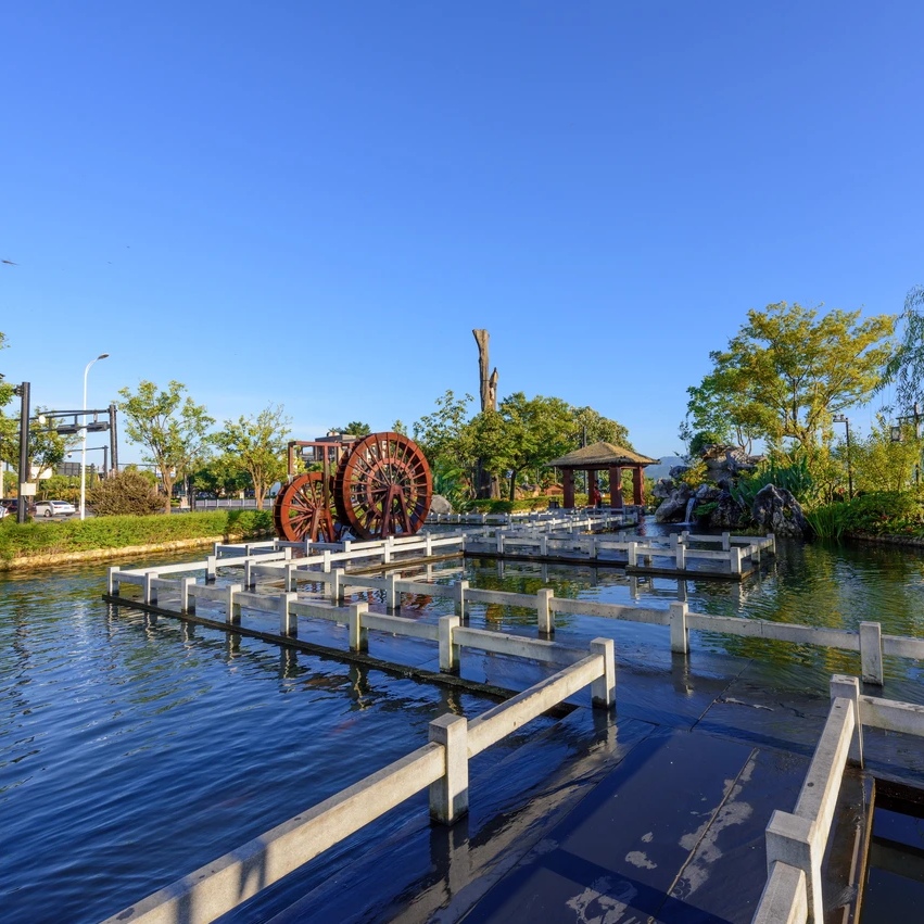 【周末不加价】千岛湖 | 千岛湖中心湖区鱼街君亭酒店度假套餐，188起/双人1晚，358起/双人2晚，598起/双人4晚。限时抢购~