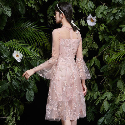 OY-21087 2021夏季新款女装蕾丝刺绣钉珠喇叭袖连衣裙 商品图1