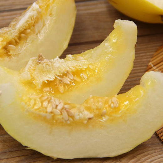 超级香甜的蜜罐甜瓜，浓浓的果香让你一次吃上瘾，果汁丰盈，甜度高~ 商品图1