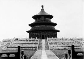  张恨水的一生中，有三十七年是在北京度过 