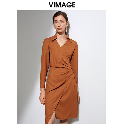 VIMAGE纬漫纪新款通勤纯色气质V领连衣裙VA2107113 商品图0
