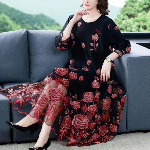 XYX9278 新款女装高端妈妈洋气过膝 网纱绣花连衣裙 商品图3