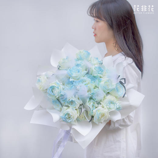 「星辰大海」-33朵冰蓝色玫瑰情人节花束 商品图1