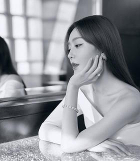 女人和年龄的关系，就是她和世界的关系