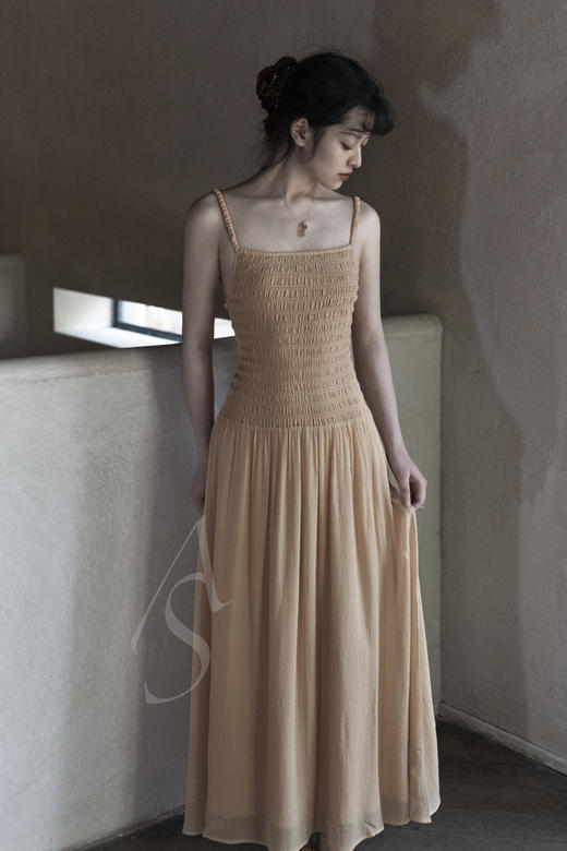 TOTEME 杏黄色/黑色/白色褶皱吊带长裙 商品图0