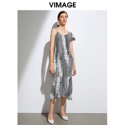 VIMAGE纬漫纪夏季优雅斜肩吊带鱼尾裙摆显瘦连衣裙VB2107144连衣裙 商品图5