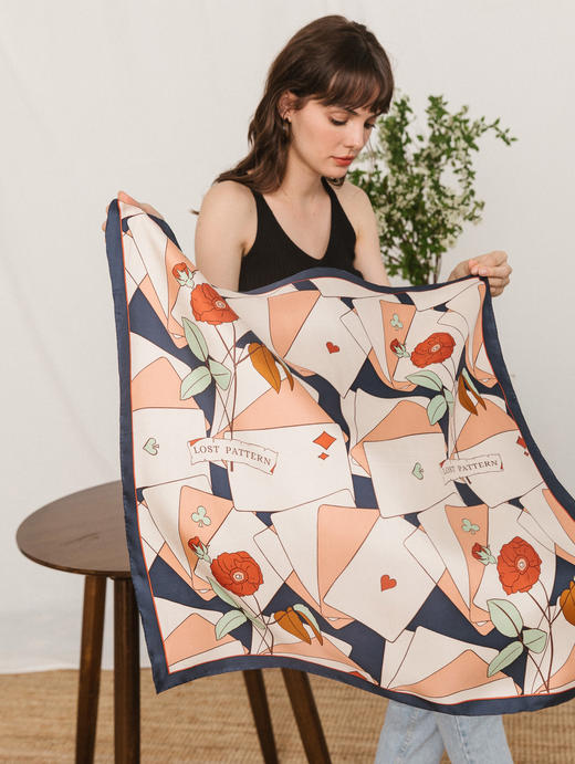 【lost pattern】茶花纸牌斜纹中方巾 商品图0