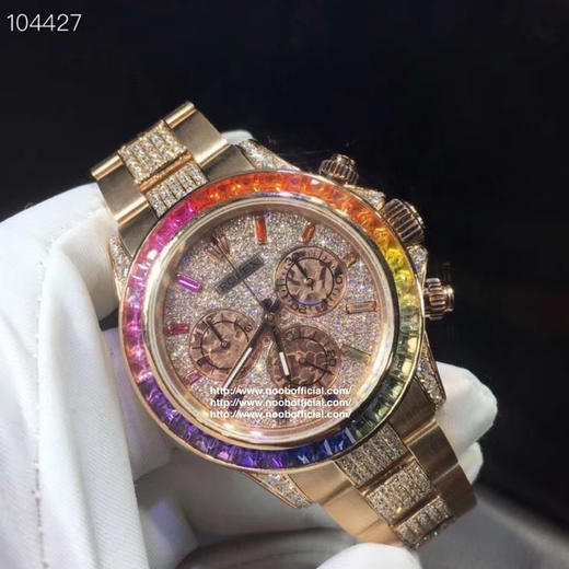noob劳力士 蚝式恒动宇宙计型 迪通拿 满钻 彩虹迪腕表，神秘且熠熠生辉为这款经典赛车计时带来独具创意的崭新面貌，华丽夺目的外圈以36颗梯形钻石代替经典的测速计时圈 商品图0