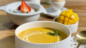 番茄浓汤、酸奶水果麦片、海南贵妃芒、水煮蛋【我用早餐叫醒你-3】