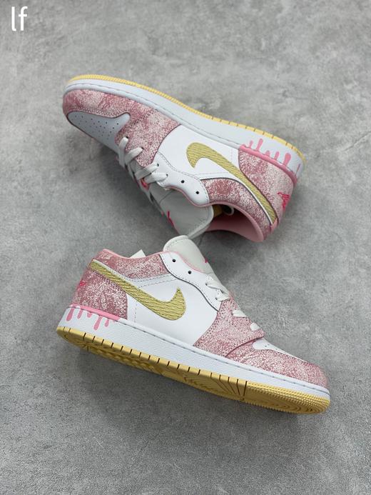 Air Jordan 1 Low GS“Paint Drip” 粉冰淇淋 周雨彤同款 鞋面采用白色皮革作为基底。水洗粉红色 商品图0