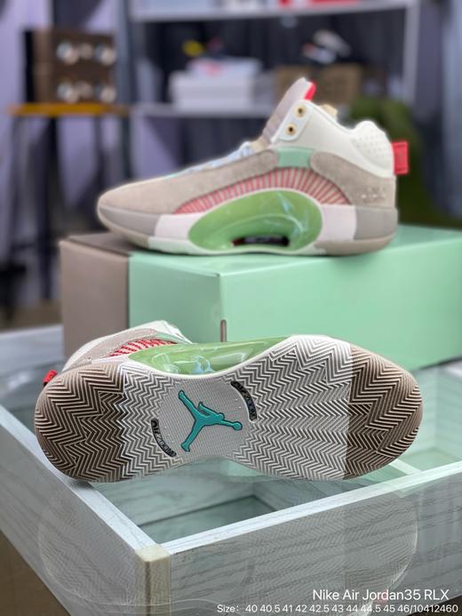 Nike Air Jordan35 RLX aj35联名这款配色采用棕褐色、沙色主打，辅以醒目的红色细节呈现 商品图1