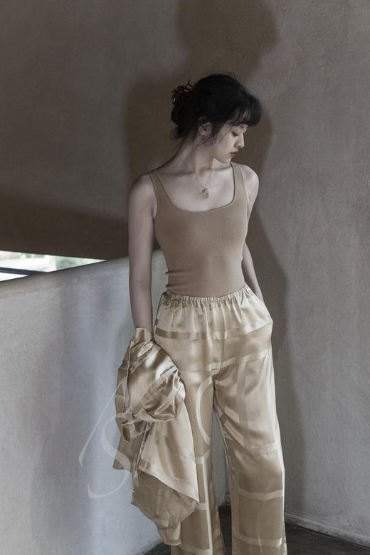 TOTEME 白色/黑色/浅沙色urda U型领针织背心 商品图0