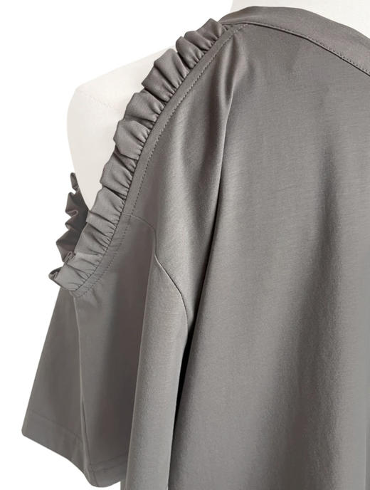 TYNVIE 露肩花边装饰短袖T恤 - 灰色 商品图3