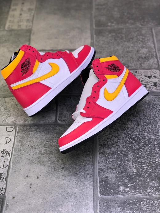 Air Jordan 1 High OG “Light Fusion Red”红黄糖果 鞋面采用大面积白色 商品图0