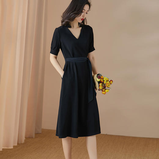 剩S 米思阳夏季2024新款简约大方纯色V领系带侧开叉连衣裙女2503 商品图1