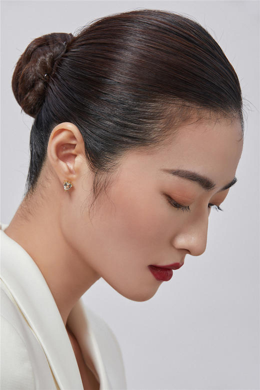 Pearl moments 白色托帕珍珠耳线 商品图4