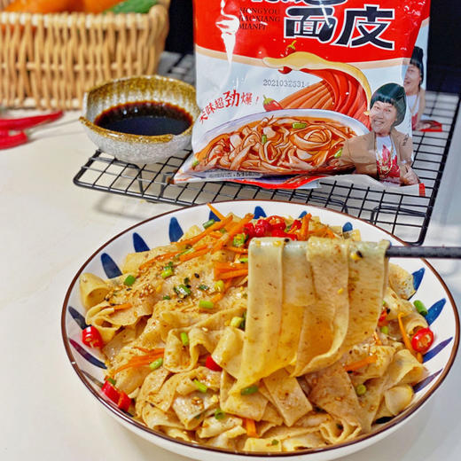 嗨吃家红油椒香面皮120g*10袋 商品图1