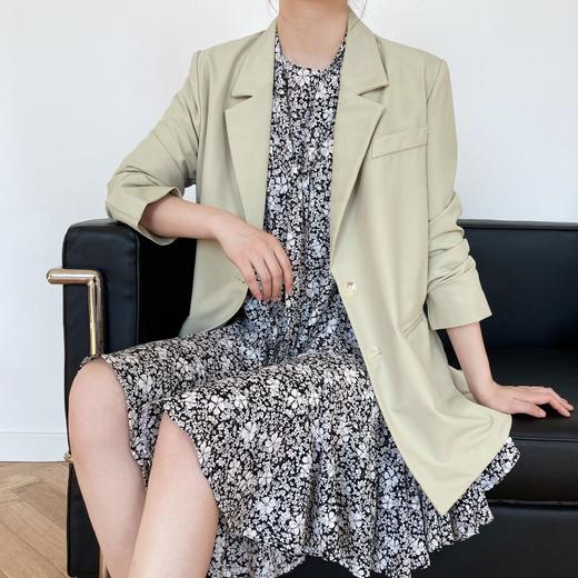 【轻松穿出潇洒feel】薄款防晒小西服 上身自带慵懒高阶气质 对各种身材的包容性都很好，还遮臀哦~ 商品图1