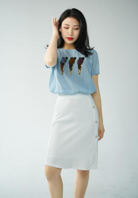 臣禾【聚酯】不规则排扣半裙9202031676（现货）