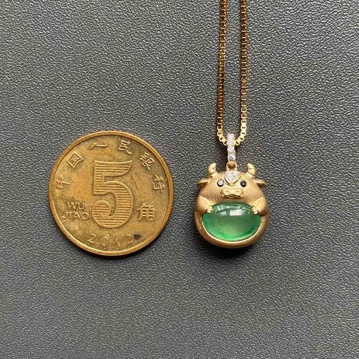 高冰种阳绿翡翠蛋面抱抱牛18k黄金钻石镶嵌 商品图6