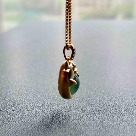 高冰种晴水绿翡翠蛋面抱抱牛18k黄金钻石镶嵌 商品图8