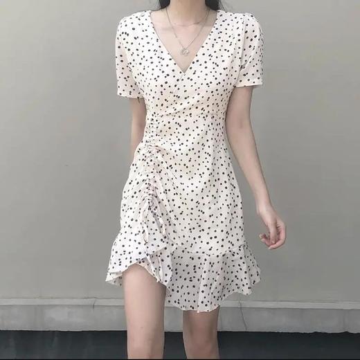 新款爆款女神同款甜美碎花不规则抽绳连衣裙设计感休闲V领短袖早春新款裙子潮七夕情人节 商品图0