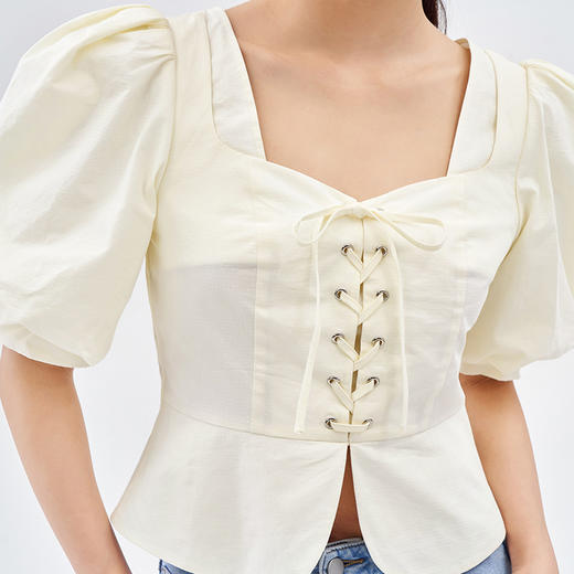 西遇泡泡袖衬衫2021新款法式复古绑带性感露锁骨短款上衣10910632 商品图3