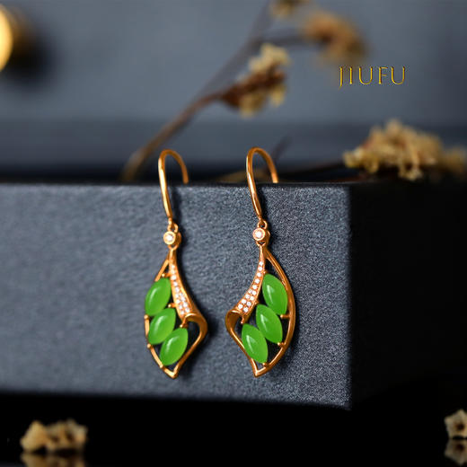 18K玫瑰金和田玉（碧玉）镶钻耳饰--卷珠帘 4*7mm/苹果绿/总长37mm 商品图1