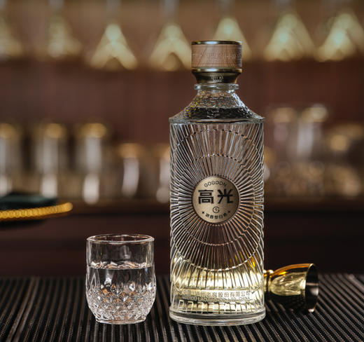 【泸州老窖官方形象店】高光G1  40.9度500ml 浓香型白酒 轻奢高端光瓶酒 商品图1