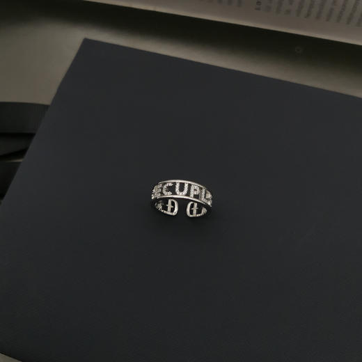 华政字母镂空戒指 商品图1