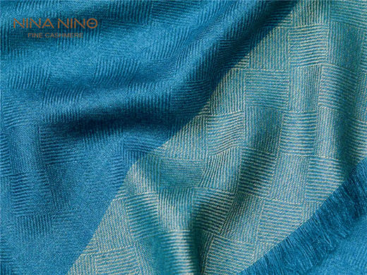 精纺丝绒手扦边围巾 商品图3