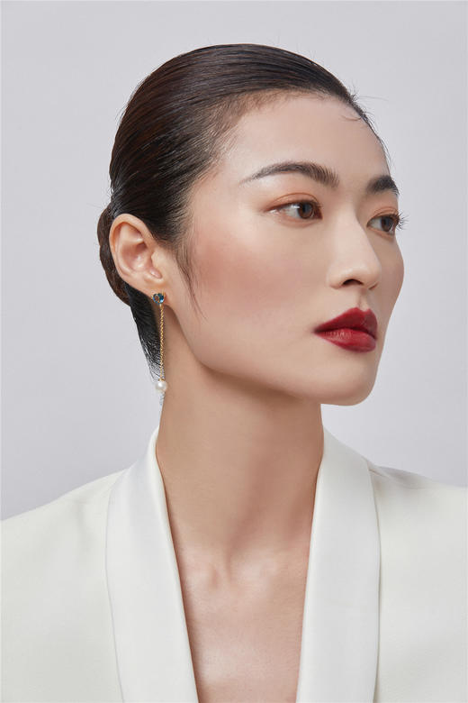 Pearl moments 伦敦蓝托帕石珍珠耳线 商品图1