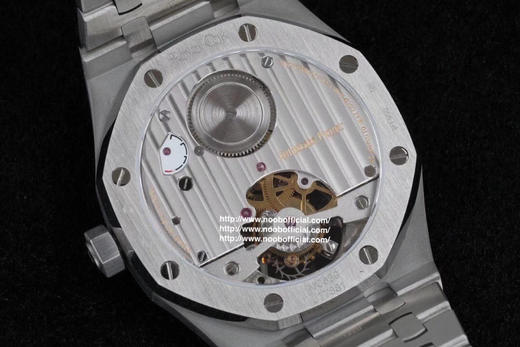 R8.factory解毒好的“陀飞轮”【2020爱彼皇家橡树陀飞轮。】独家订制Cal.2924机芯，动力储存68小时爱彼依旧保留的八角形表圈、标志性的六角形螺丝以及经典表带 商品图3