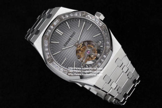 R8.factory解毒好的“陀飞轮”【2020爱彼皇家橡树陀飞轮。】独家订制Cal.2924机芯，动力储存68小时爱彼依旧保留的八角形表圈、标志性的六角形螺丝以及经典表带 商品图8