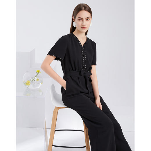 EITIE爱特爱夏季新款时尚通勤V领显瘦收腰铆钉直筒阔腿连体裤6007726 商品图3