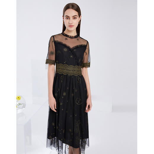 EITIE爱特爱夏季新款洋气网纱时尚性感一字领收腰显瘦连衣裙6077711 商品图2