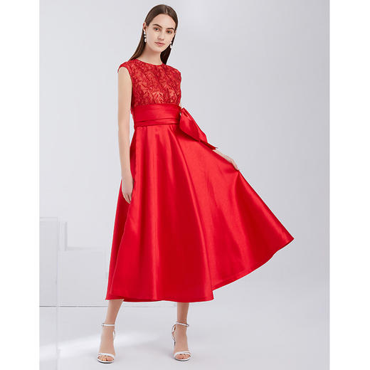 EITIE爱特爱夏季新款精致蕾丝拼接大蝴蝶结包肩袖红色礼服裙6077713 商品图1