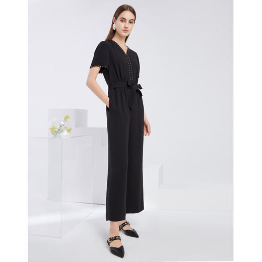 EITIE爱特爱夏季新款时尚通勤V领显瘦收腰铆钉直筒阔腿连体裤6007726 商品图1