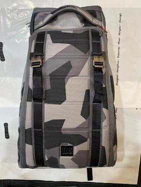 2021 DB 灰迷彩 The Hugger背包 30L