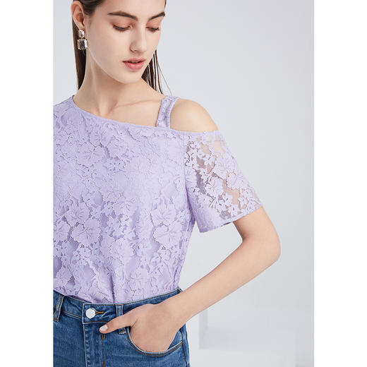 EITIE爱特爱夏季新款时尚洋气单露肩直筒显瘦蕾丝小上衣女B2113710 商品图2