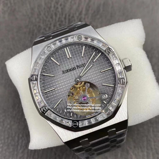 R8.factory解毒好的“陀飞轮”【2020爱彼皇家橡树陀飞轮。】独家订制Cal.2924机芯，动力储存68小时爱彼依旧保留的八角形表圈、标志性的六角形螺丝以及经典表带 商品图14