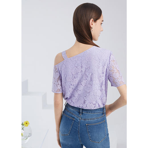 EITIE爱特爱夏季新款时尚洋气单露肩直筒显瘦蕾丝小上衣女B2113710 商品图3