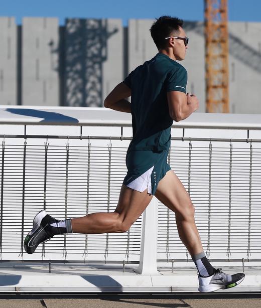 BODYWIT男赤乌3寸竞速手机袋马拉松短裤-无内衬 商品图1