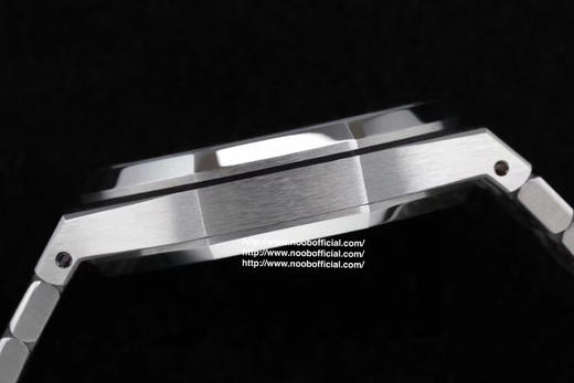 R8.factory解毒好的“陀飞轮”【2020爱彼皇家橡树陀飞轮。】独家订制Cal.2924机芯，动力储存68小时爱彼依旧保留的八角形表圈、标志性的六角形螺丝以及经典表带 商品图7