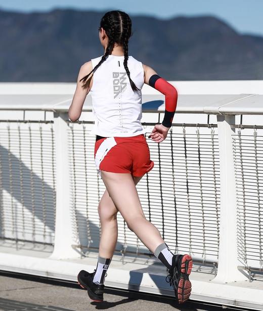 身体智慧 BODYWIT 女款 飞天 时尚跑步超轻无袖T 商品图1