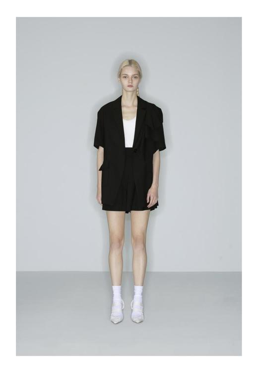 单肩花边一粒扣西服 商品图0