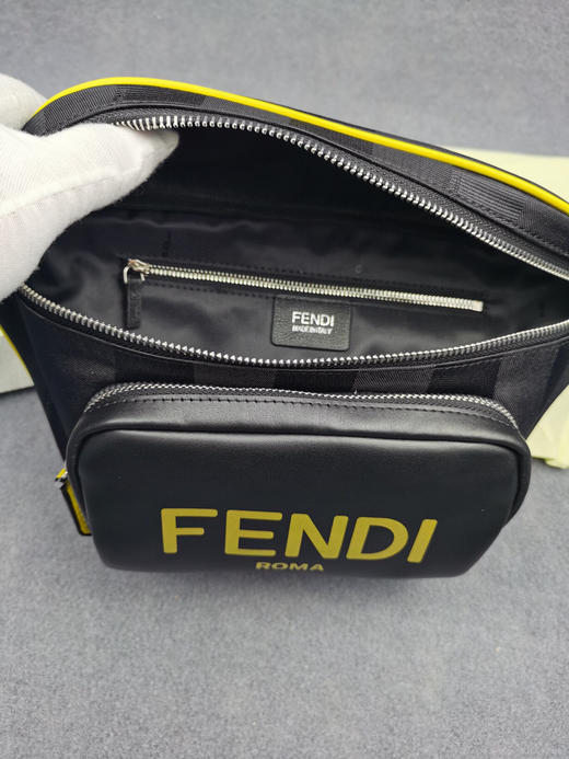 春季特价💰580 FENDI 芬迪
丝印字母胸包268568 商品图7